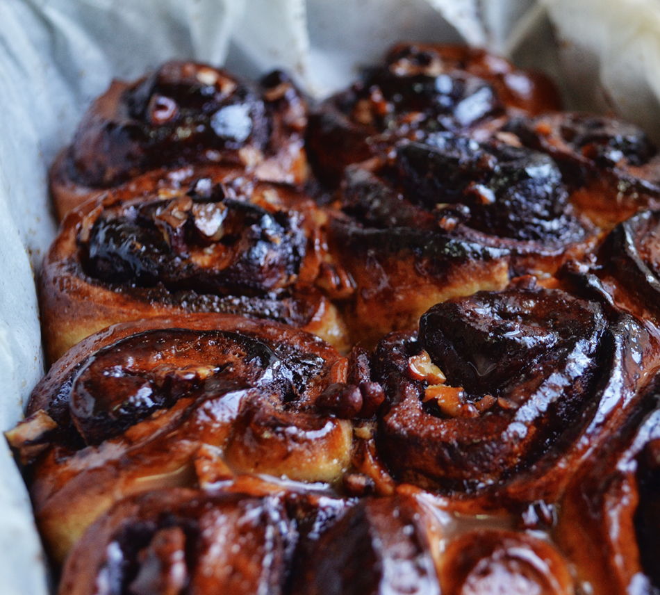 עוגת שמרים עם שוקולד ופקאנים