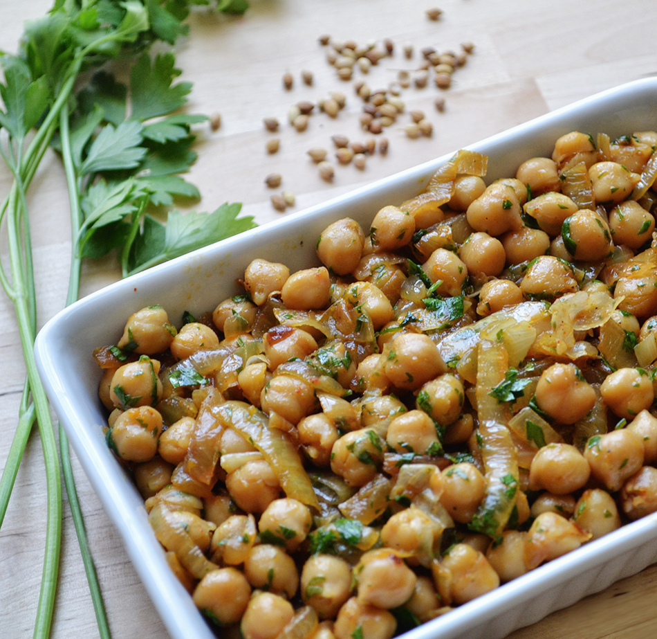 סלט גרגרי חומוס מתובל