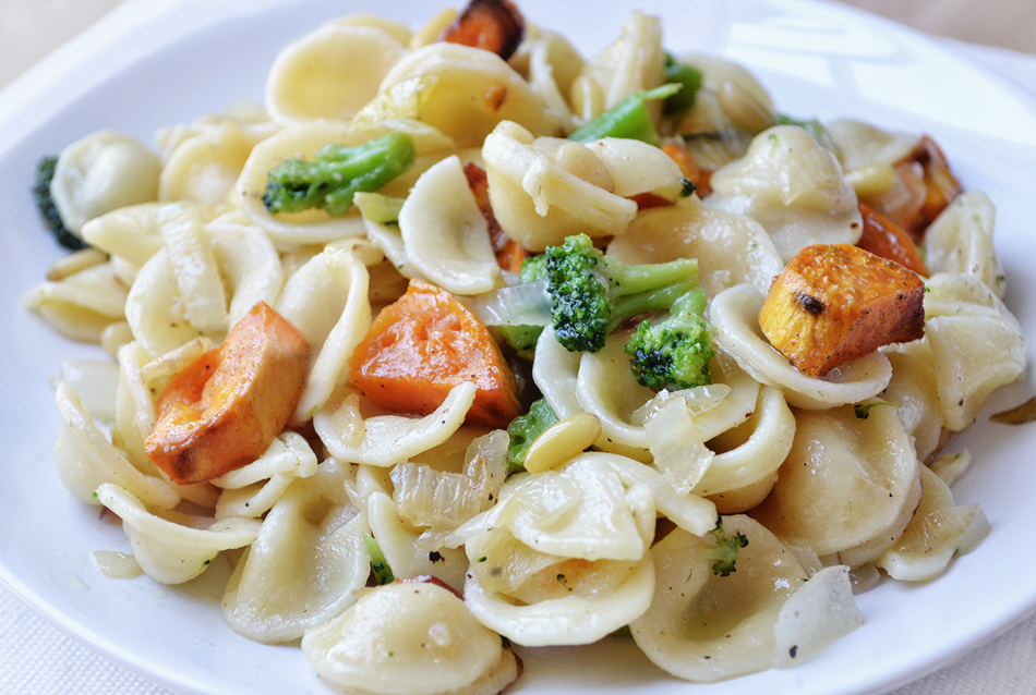 פסטה עם ירקות על בסיס שמן זית ושום