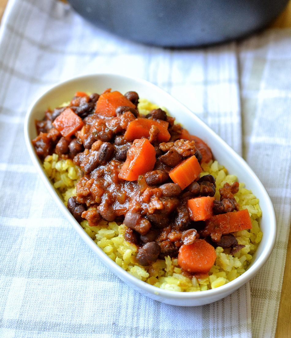 ארוחה שלמה: תבשיל אזוקי וגזר, אורז עם עדשים כתומות וסלט סלק