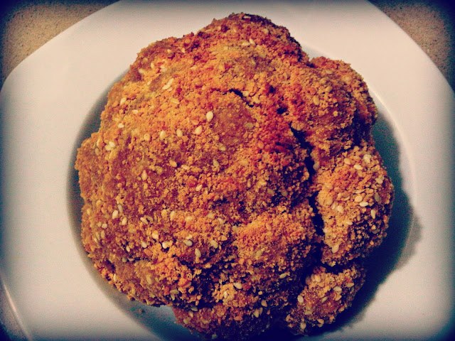 כרובית שלמה אפויה בחמאת בוטנים