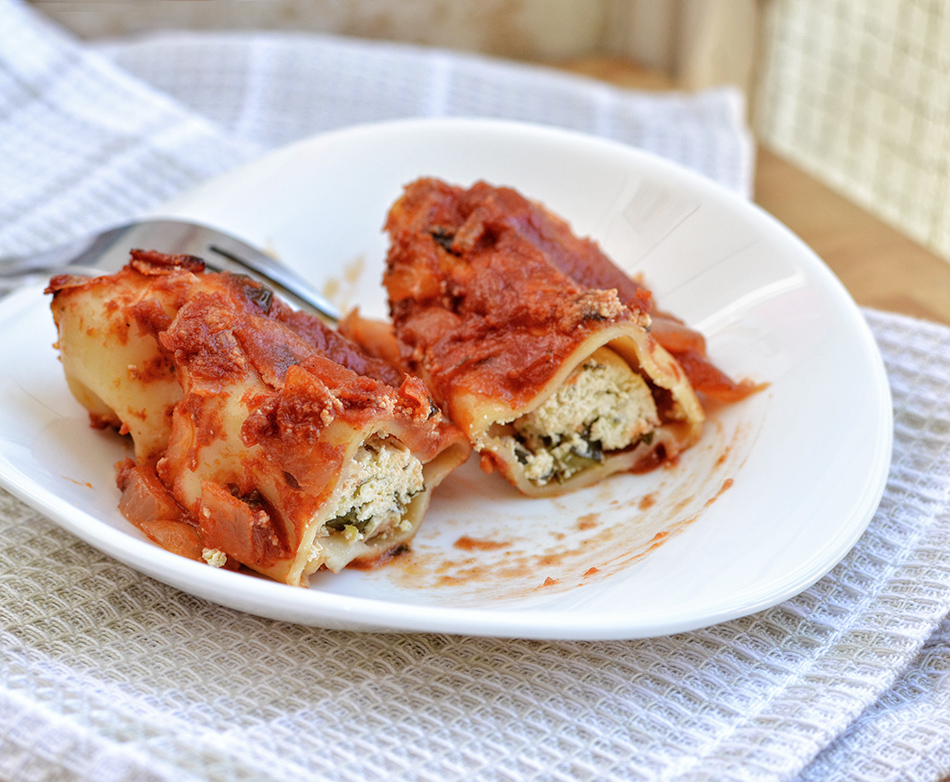 קנלוני במילוי גבינת סויה וזוקיני, ברוטב עגבניות