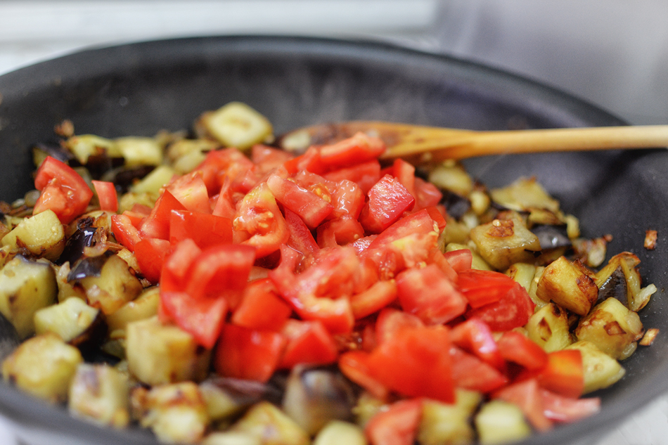 פשטידת פסטה עם עגבניות וחצילים