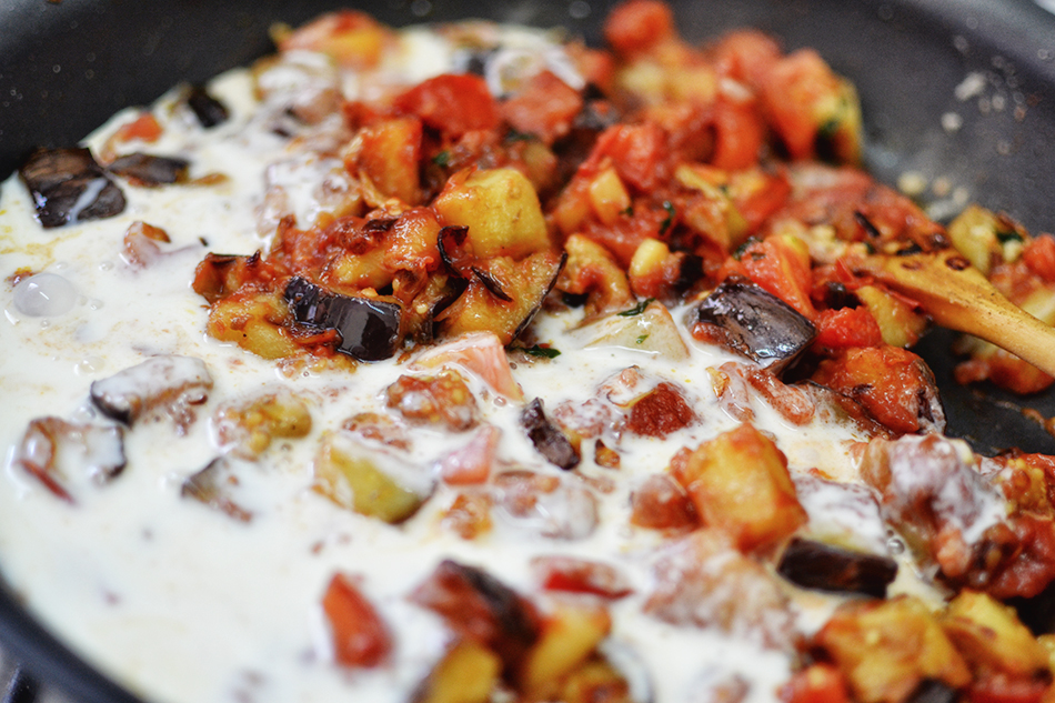 פשטידת פסטה עם עגבניות וחצילים