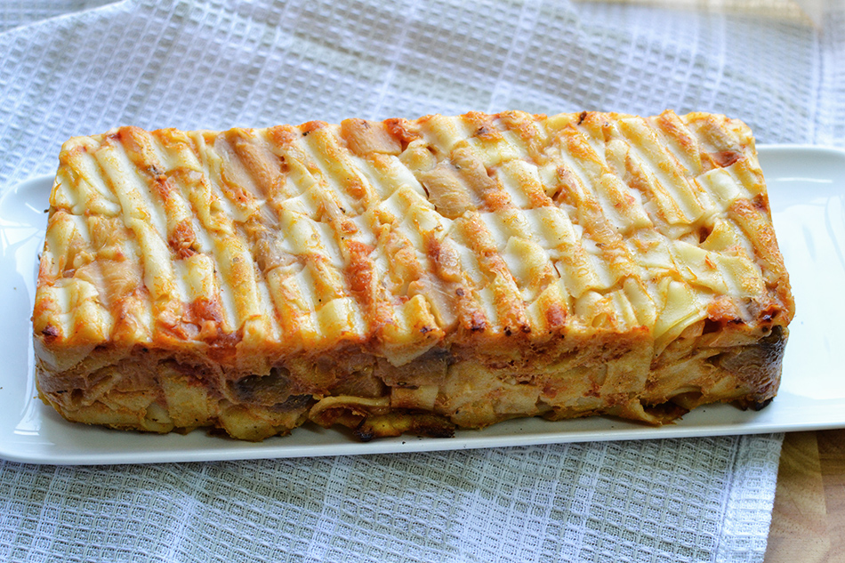 פשטידת פסטה עם עגבניות וחצילים