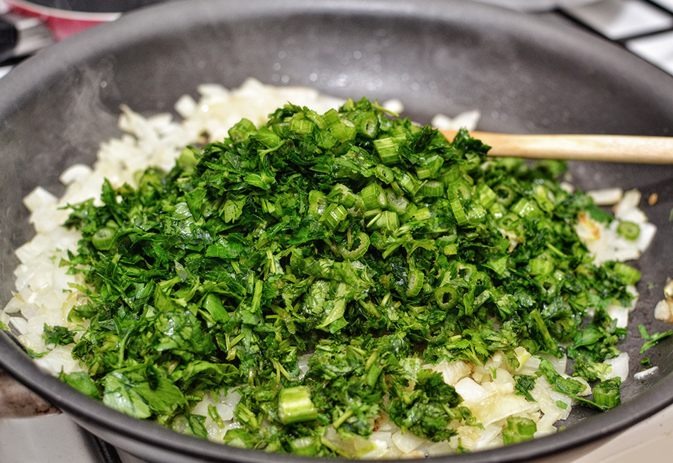 תבשיל שעועית אדומה ולבנה בירק