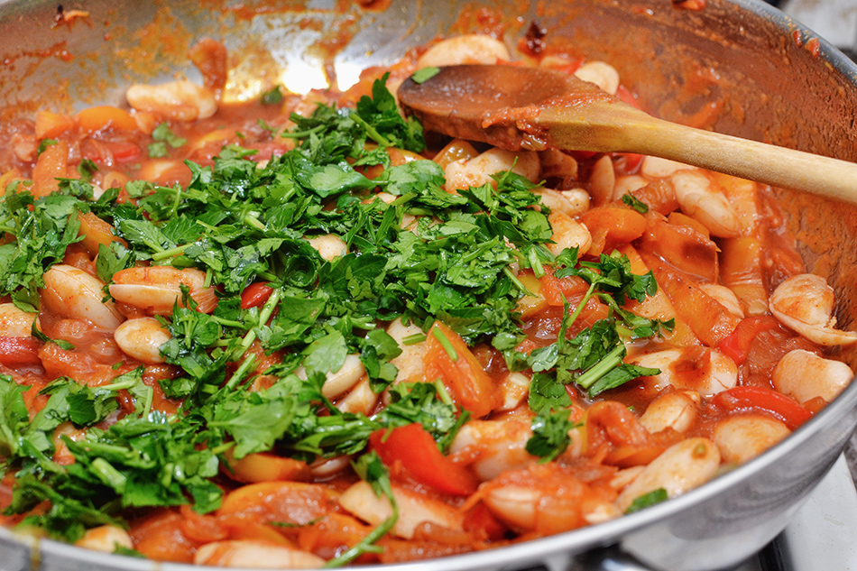 תבשיל שעועית בובס ופלפלים