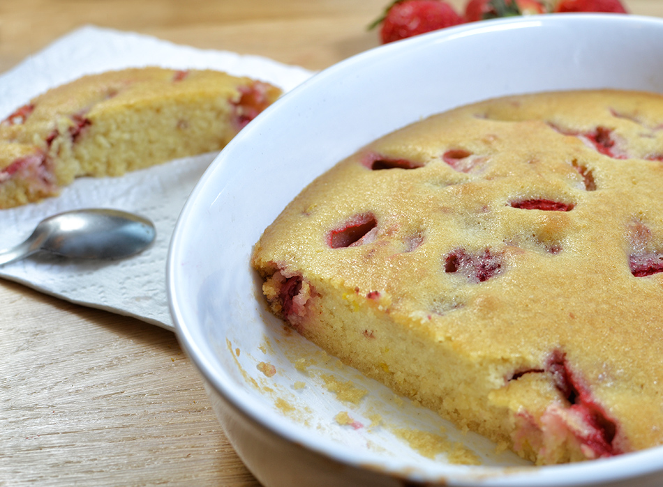 עוגה בחושה עם תותים