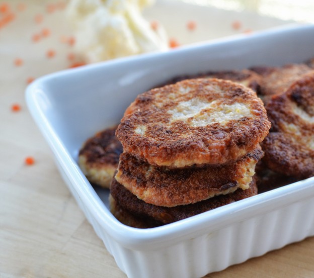 קציצות עדשים כתומות וכרובית