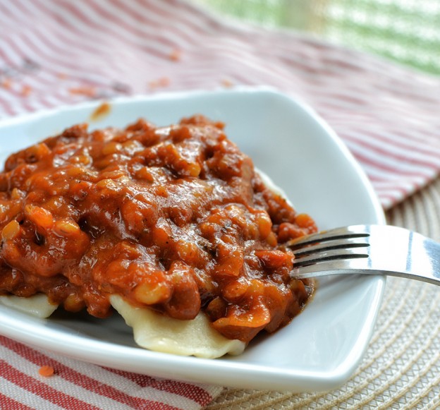 קרפלעך עם תבשיל קטניות ברוטב