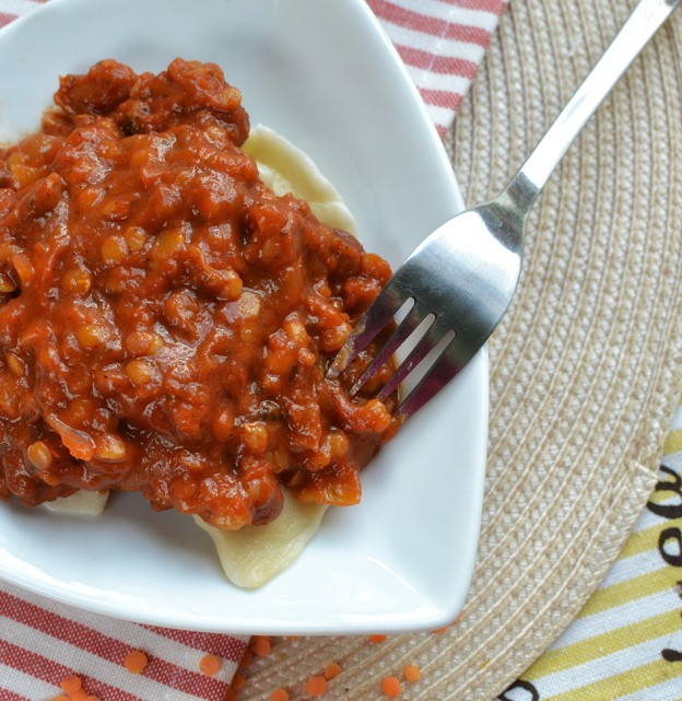 קרפלעך עם תבשיל קטניות ברוטב