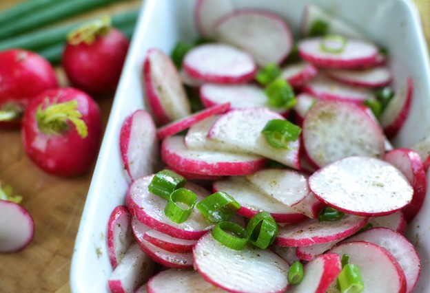 סלט צנוניות בזעתר