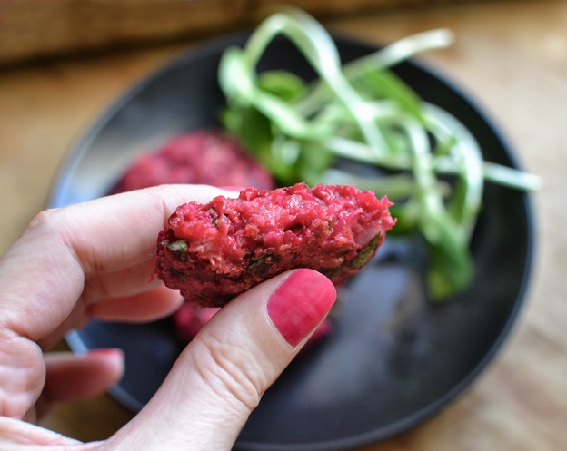 קציצות סלק ושיבולת שועל