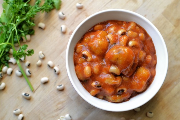 תבשיל לוביה עם קציצות סולת