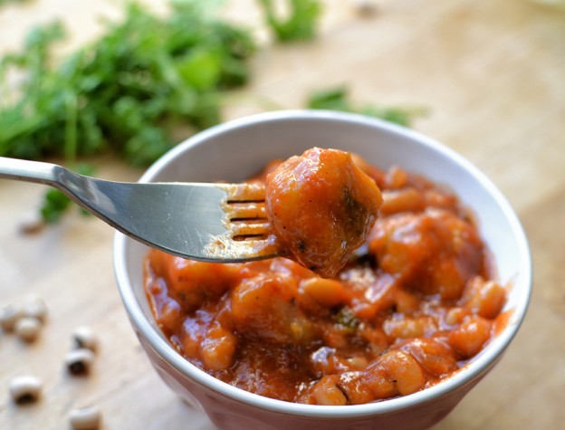 תבשיל לוביה עם קציצות סולת