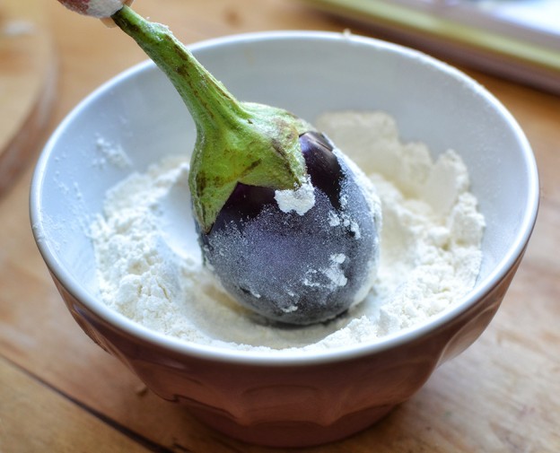 חצילונים ממולאים ברוטב תאנים וסילאן