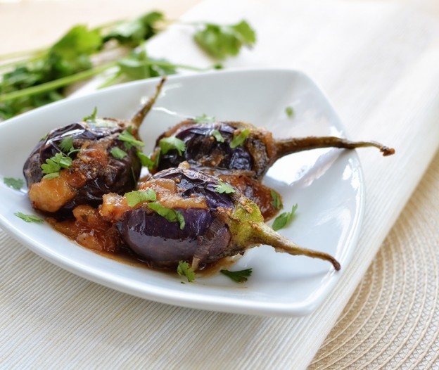 חצילונים ממולאים ברוטב תאנים וסילאן