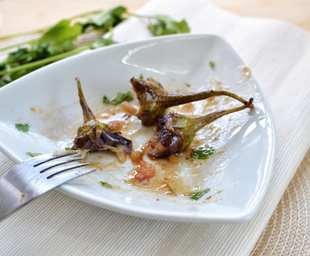 חצילונים ממולאים ברוטב תאנים וסילאן