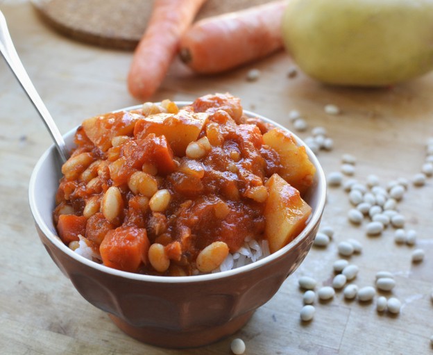 תבשיל שעועית לבנה ברוטב עגבניות