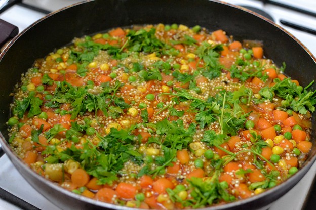 תבשיל קינואה וירקות