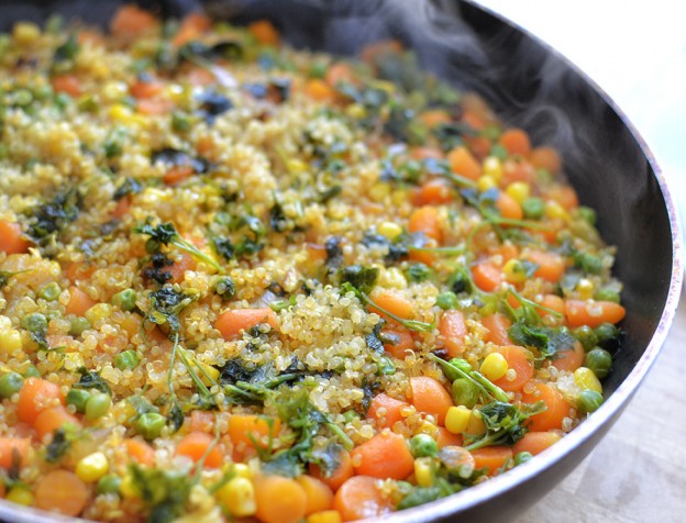 תבשיל קינואה וירקות