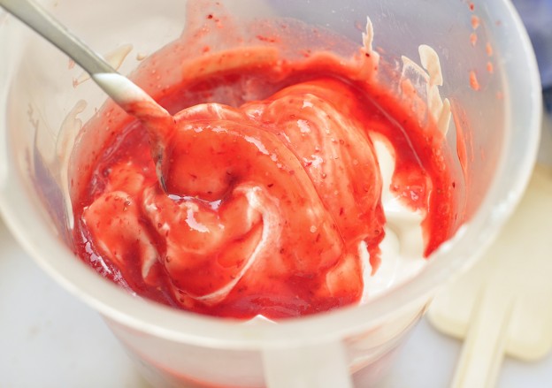 קרם תותים וקרמבל