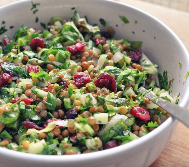 סלט ירוקים עם עדשים