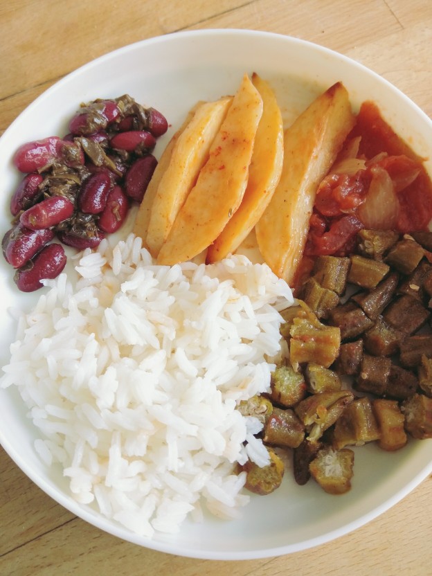 חורשט סבזי, אורז, במיה עם עגבניות, תפוחי אדמה