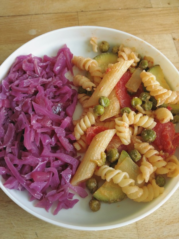 פסטה עם ירקות ותבשיל כרוב סגול