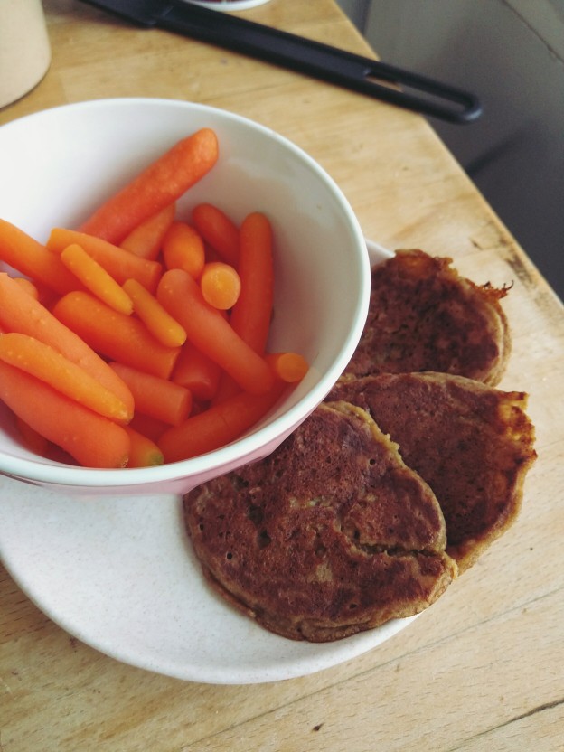 חביתיות קמח טף, כוסמין וירקות טחונים, גזר גמדי