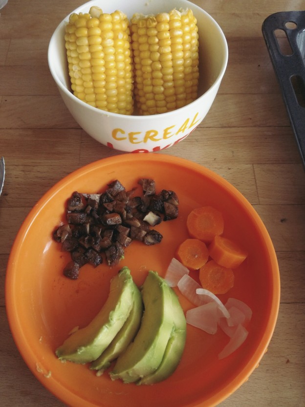 קלחי תירס, אבוקדו, פטריות וירקות