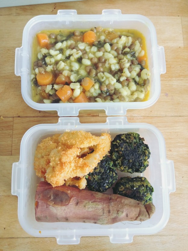 תבשיל גריסים ועדשים, קציצות תרד, כרובית אפויה בפירורי לחם ובטטה אפויה