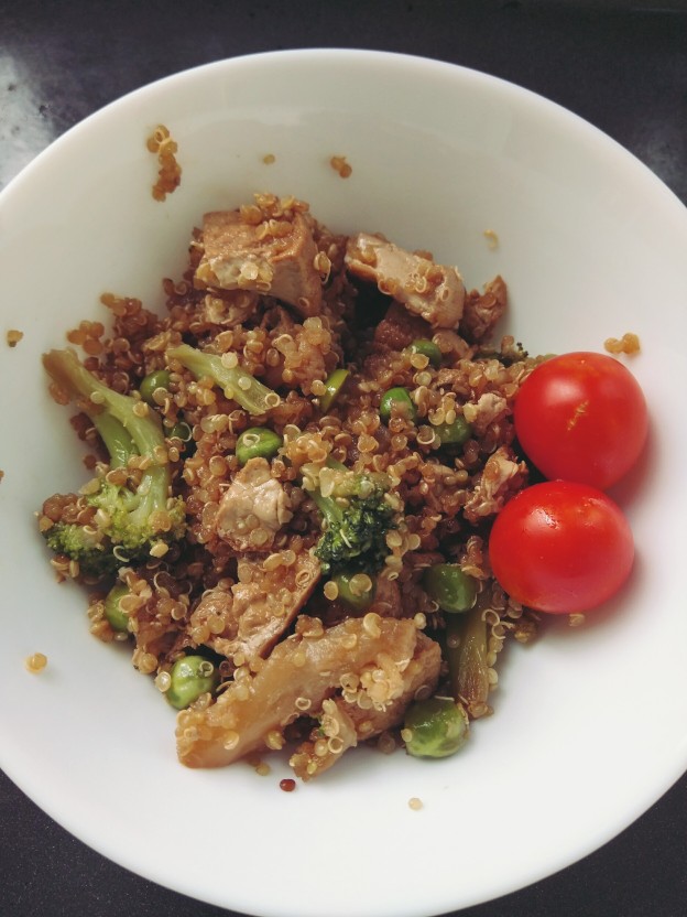 קינואה עם טופו וירקות