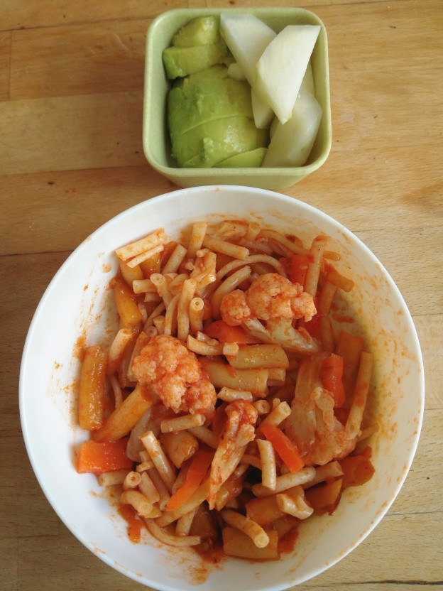 פסטה עם ירקות, אבוקדו וקולרבי